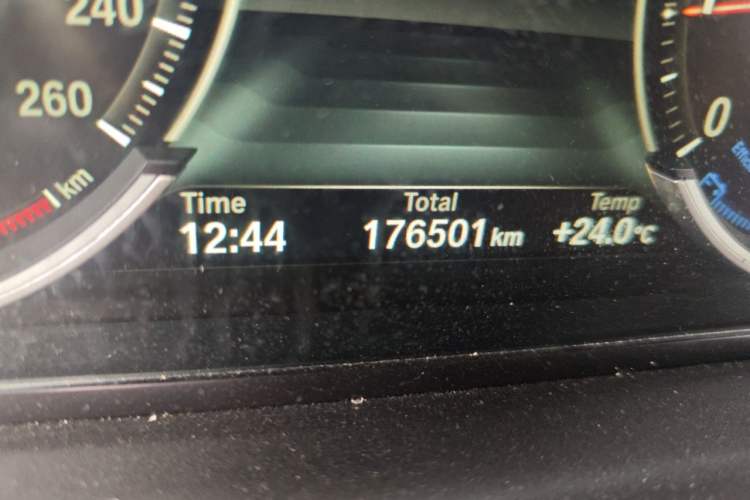 Used BMW 5 Series 2017 525Li Luxury Design Package Odometer Close Up