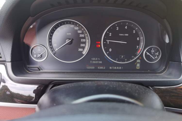 Used BMW 5 Series 2017 525Li Leading Model Odometer Close Up