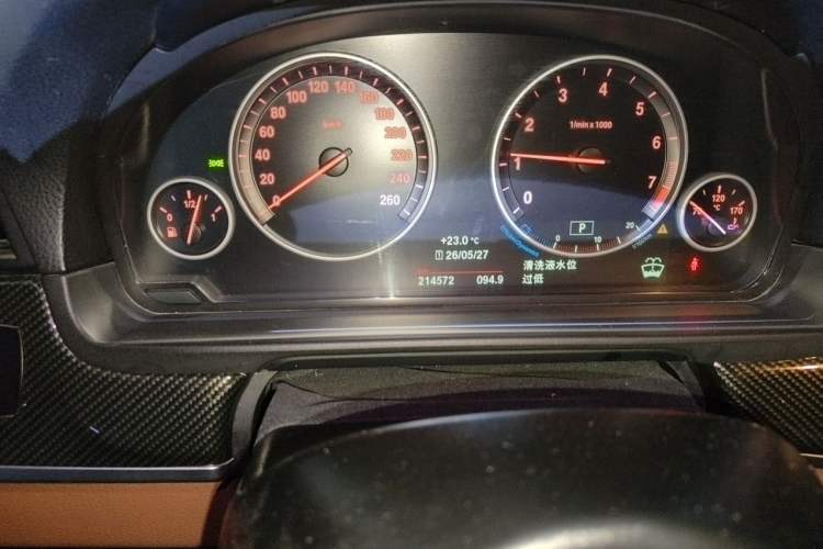 Used BMW 5 Series 2017 525Li Leading Model Odometer Close Up