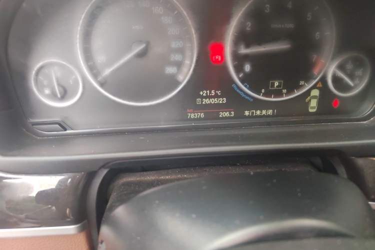 Used BMW 5 Series 2017 525Li Leading Model Odometer Close Up