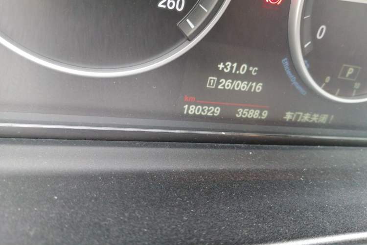 Used BMW 5 Series 2017 520Li Elegant Edition Odometer Close Up