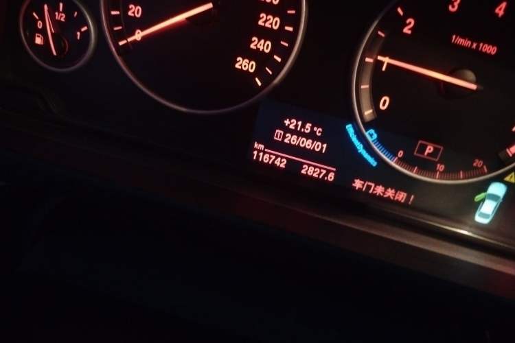 Used BMW 5 Series 2017 525Li Leading Model Odometer Close Up