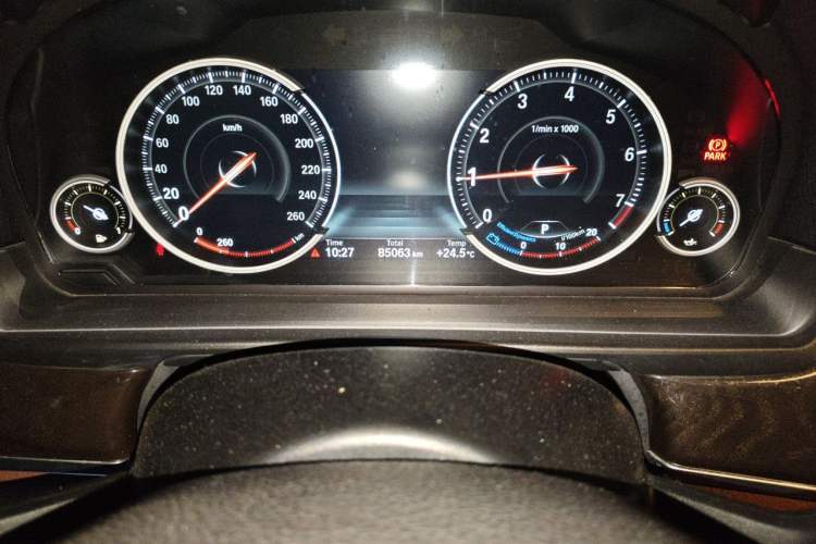 Used BMW 5 Series 2017 525Li Leading Model Odometer Close Up