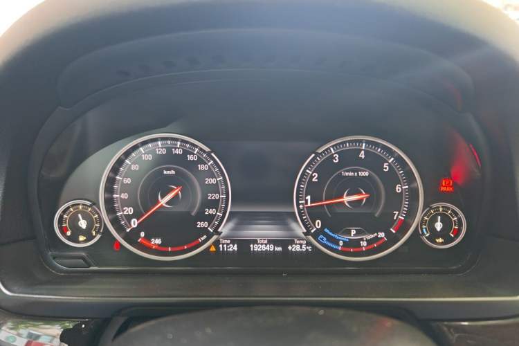 Used BMW 5 Series 2017 525Li Leading Model Odometer Close Up