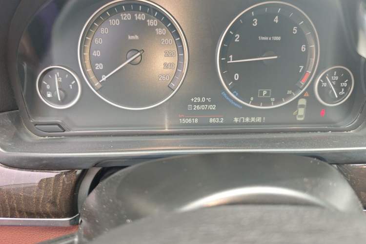 Used BMW 5 Series 2017 525Li Leading Model Odometer Close Up