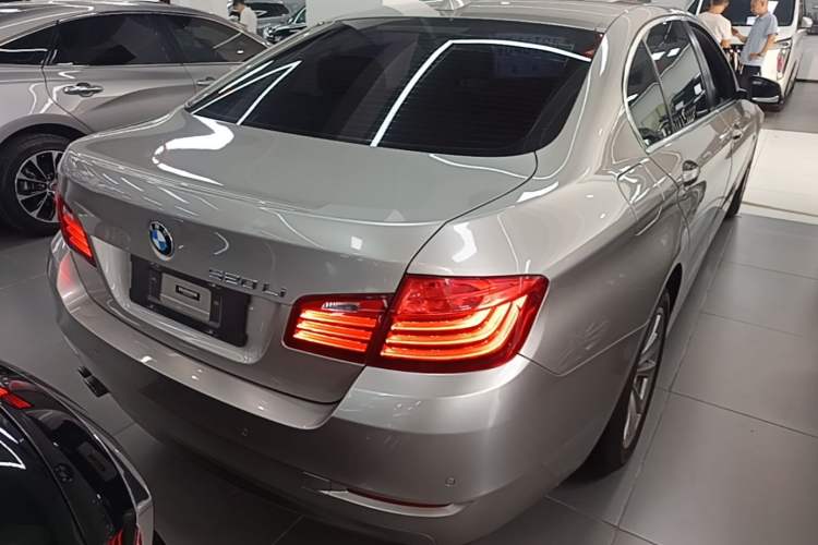 Used BMW 5 Series 2017 520Li Elegant Edition Rear Right 45 Deg