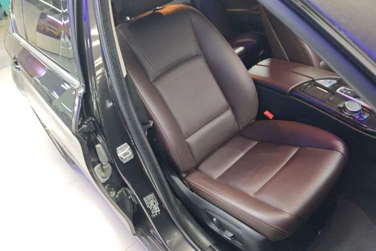 Used BMW 5 Series 2017 525Li Luxury Design Package Right Front Seat