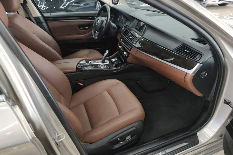 Used BMW 5 Series 2017 525Li Leading Model Right Front Seat