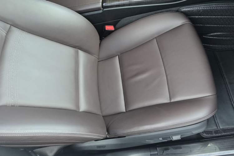 Used BMW 5 Series 2017 525Li Luxury Design Package Right Front Seat
