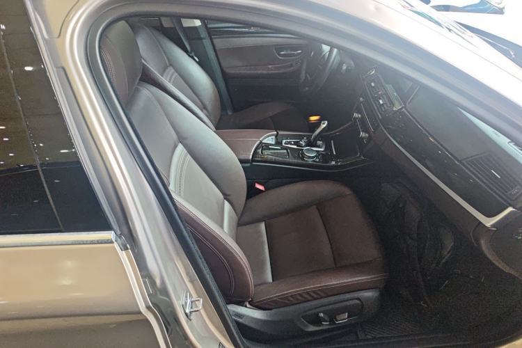 Used BMW 5 Series 2017 525Li Luxury Design Package Right Front Seat