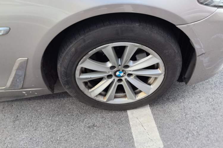 Used BMW 5 Series 2017 520Li Elegant Edition Right Front Wheel Hub