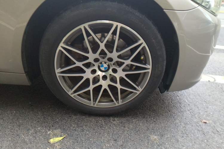 Used BMW 5 Series 2017 525Li Luxury Design Package Right Front Wheel Hub