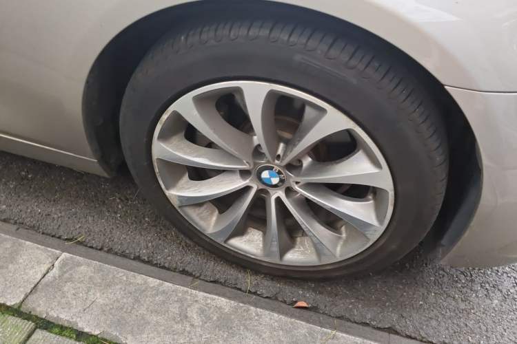 Used BMW 5 Series 2017 525Li Leading Model Right Front Wheel Hub