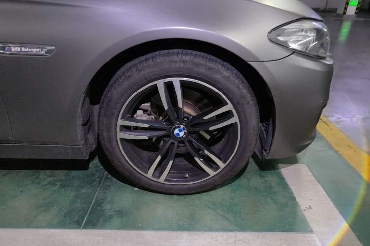 Used BMW 5 Series 2017 525Li Leading Model Right Front Wheel Hub