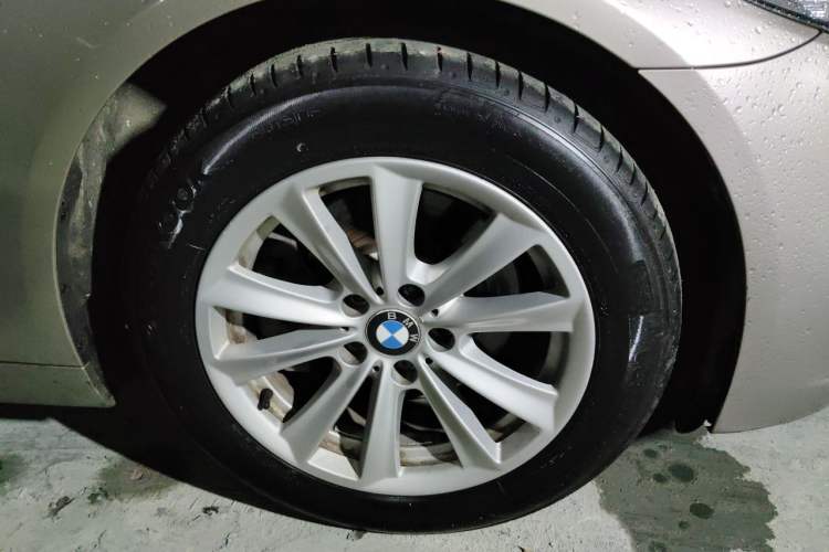 Used BMW 5 Series 2017 520Li Elegant Edition Right Front Wheel Hub