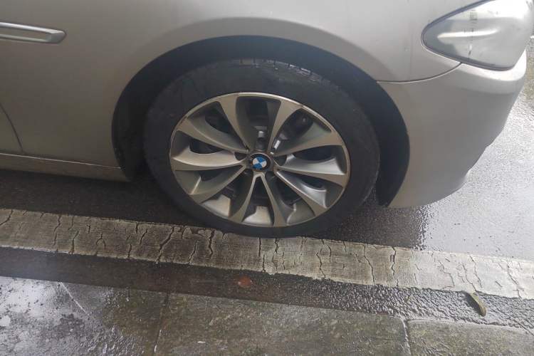Used BMW 5 Series 2017 525Li Leading Model Right Front Wheel Hub