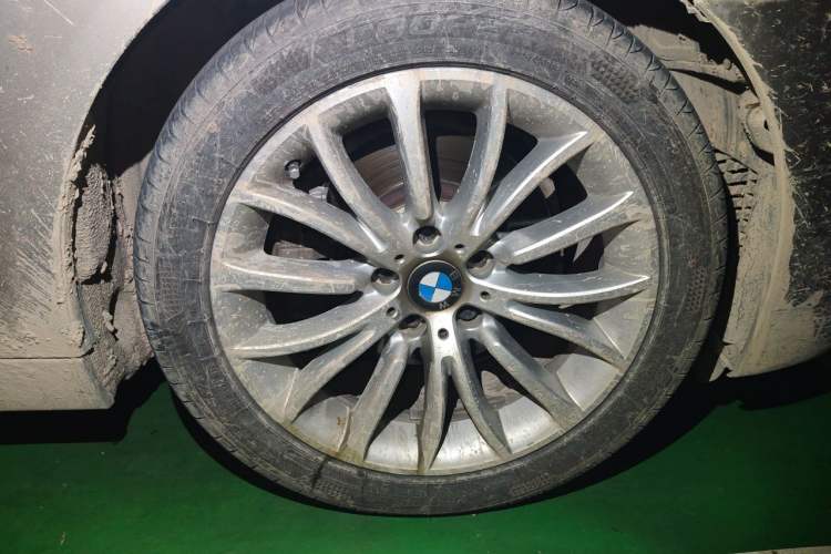 Used BMW 5 Series 2017 525Li Luxury Design Package Right Front Wheel Hub