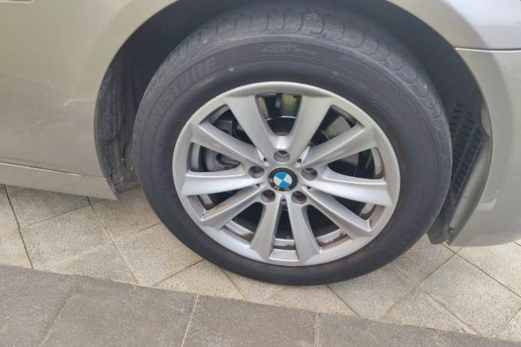 Used BMW 5 Series 2017 520Li Elegant Edition Right Front Wheel Hub