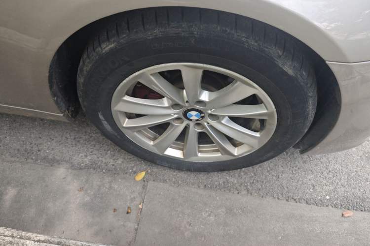 Used BMW 5 Series 2017 520Li Elegant Edition Right Front Wheel Hub