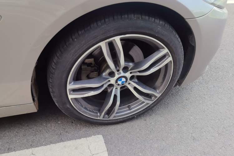Used BMW 5 Series 2017 525Li Leading Model Right Front Wheel Hub