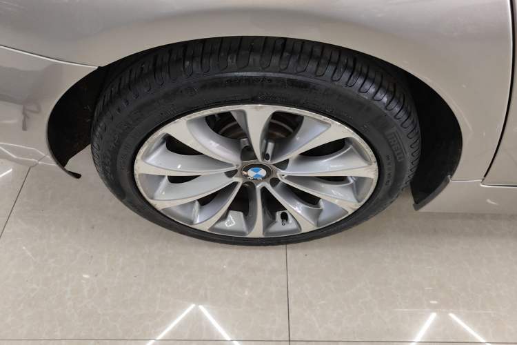 Used BMW 5 Series 2017 525Li Leading Model Right Rear Wheel Hub