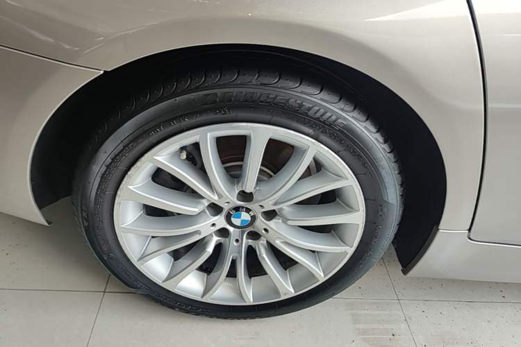 Used BMW 5 Series 2017 525Li Luxury Design Package Right Rear Wheel Hub