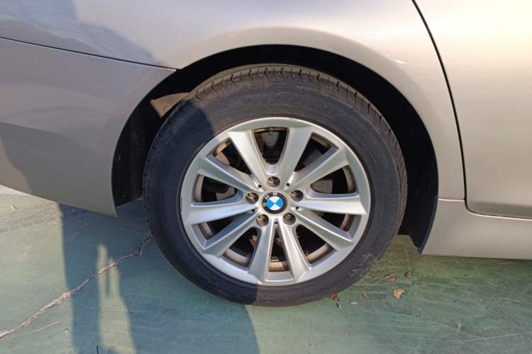 Used BMW 5 Series 2017 520Li Elegant Edition Right Rear Wheel Hub