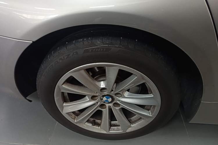 Used BMW 5 Series 2017 520Li Elegant Edition Right Rear Wheel Hub