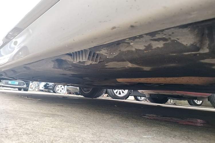 Used BMW 5 Series 2017 525Li Leading Model Right Side Sill
