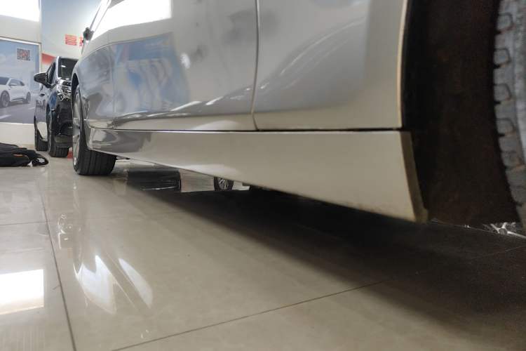 Used BMW 5 Series 2017 525Li Leading Model Right Side Sill