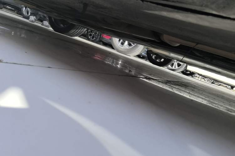 Used BMW 5 Series 2017 525Li Luxury Design Package Right Side Sill