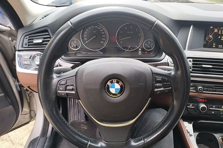 Used BMW 5 Series 2017 525Li Leading Model Steering Wheel