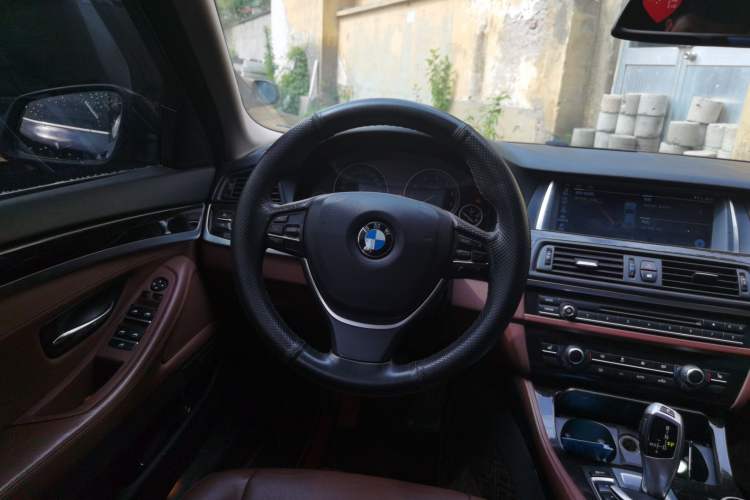 Used BMW 5 Series 2017 525Li Leading Model Steering Wheel