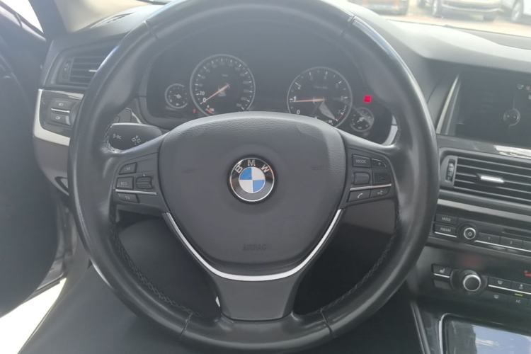 Used BMW 5 Series 2017 525Li Luxury Design Package Steering Wheel
