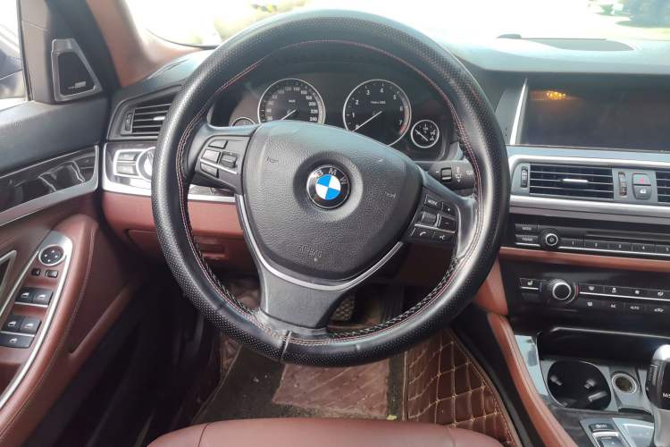 Used BMW 5 Series 2017 525Li Leading Model Steering Wheel
