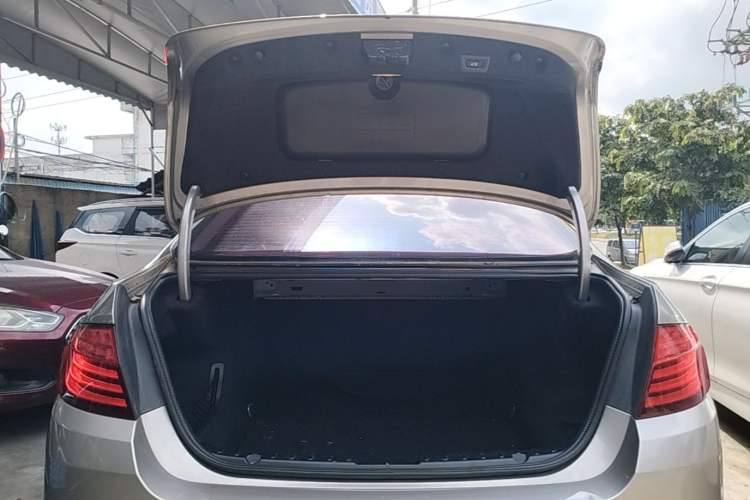 Used BMW 5 Series 2017 525Li Leading Model Trunk