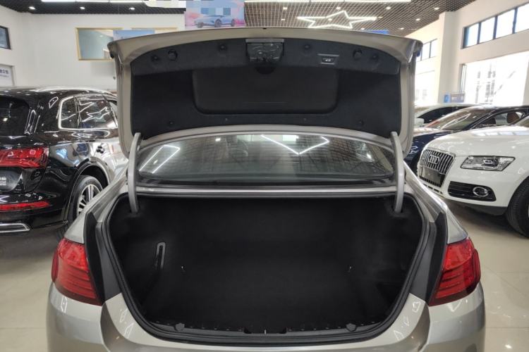 Used BMW 5 Series 2017 525Li Leading Model Trunk