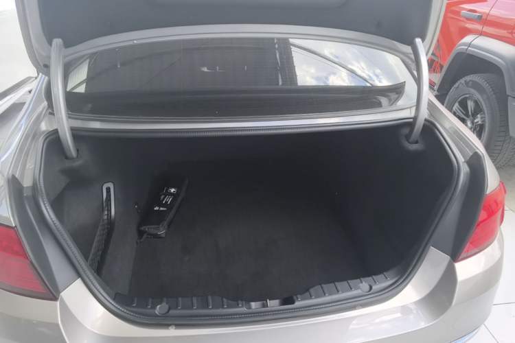 Used BMW 5 Series 2017 525Li Luxury Design Package Trunk