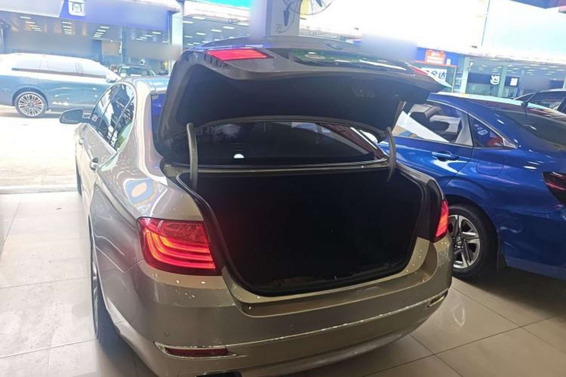 Used BMW 5 Series 2017 525Li Luxury Design Package Trunk