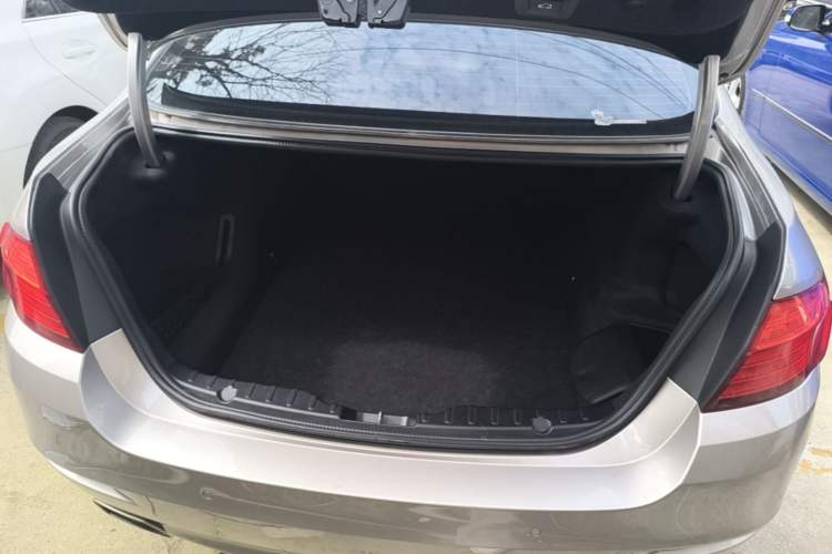 Used BMW 5 Series 2017 525Li Leading Model Trunk