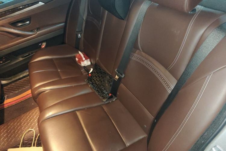 Used BMW 5 Series 2017 525Li Luxury Design Package Left Rear Seat