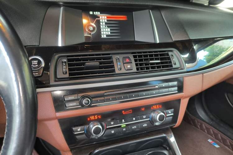 Used BMW 5 Series 2017 525Li Leading Model Audio And AC Panel