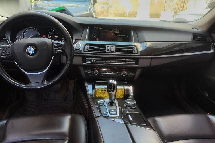 Used BMW 5 Series 2017 525Li Luxury Design Package Center Console