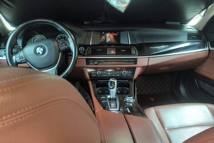 Used BMW 5 Series 2017 525Li Leading Model Center Console