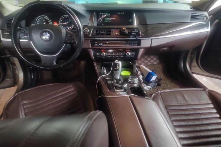 Used BMW 5 Series 2017 525Li Luxury Design Package Center Console