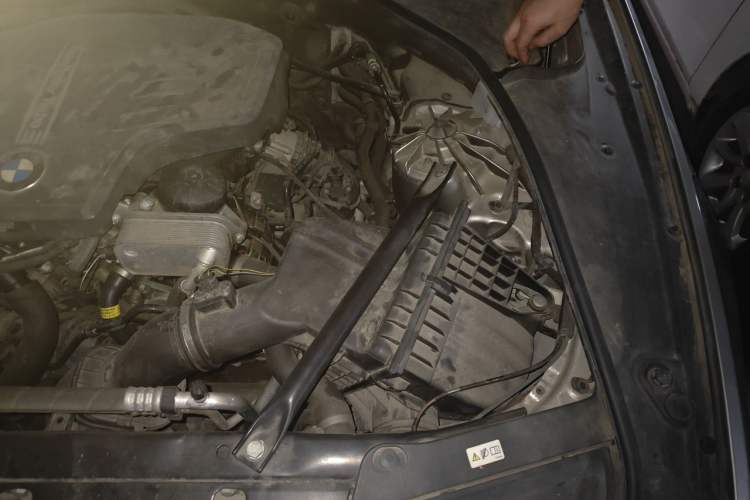 Used BMW 5 Series 2017 528Li Leading Model Engine Bay Left