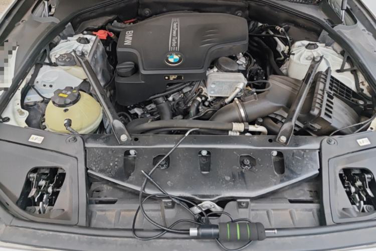 Used BMW 5 Series 2017 525Li Leading Model Engine Bay