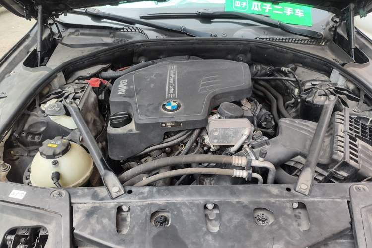 Used BMW 5 Series 2017 525Li Leading Model Engine Bay