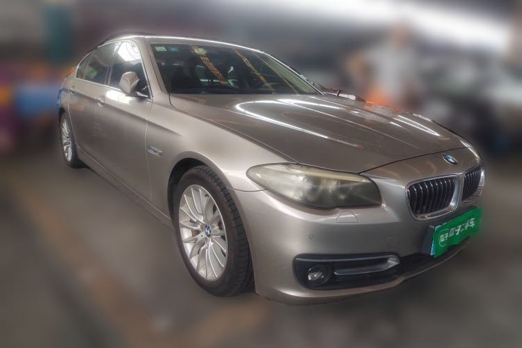 Used BMW 5 Series 2017 525Li Luxury Design Package Front Right 45 Deg