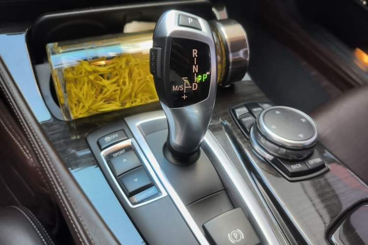 Used BMW 5 Series 2017 525Li Luxury Design Package Gear Lever